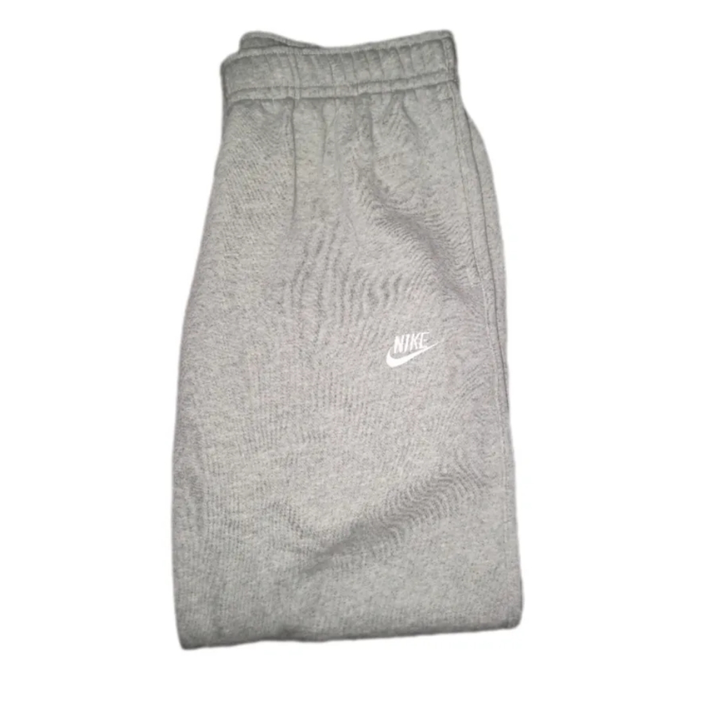 Nike Sweats "Standard Fit, Straight Leg"